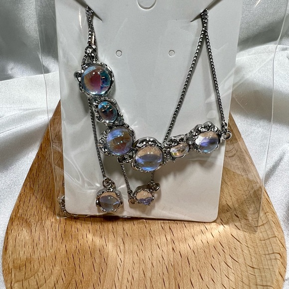 Iridescent Circles Layered Necklace Set - Picture 2 of 6